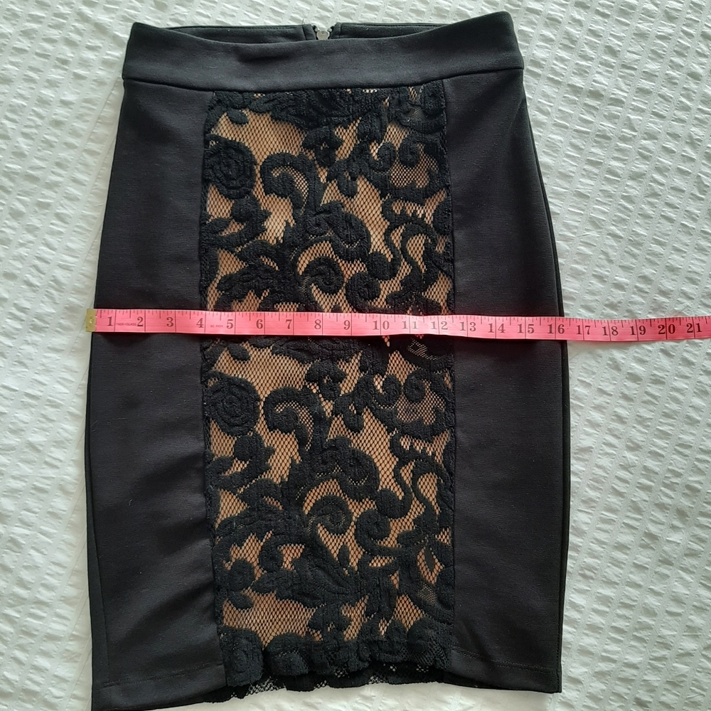 DYNAMITE Black & Tan Lace Overlay Knee Length Pencil Skirt, Size Small - Picture 6 of 7